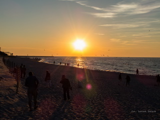 Zachód Słońca na Nadmorskiej Plaży w Mrzeżynie