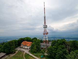 Masyw Ślęży Wierzyca, Starożytny Obelisk - Niedźwiedź, Kościół NMP w Sobótce