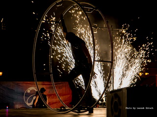  Julian Waglewski - German Wheel  akrobatyka w kole zdjęcia, Krotoszyński Festiwal Ogniazdjęcia, Teatr Ognia foto
