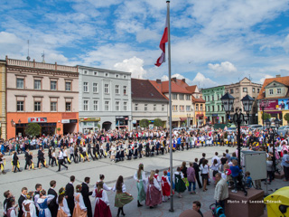 600 par tańczy poloneza na 600 lecie Krotoszyna