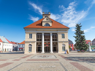 Rynek w Łęczycy, Ratusz w Łęczycy