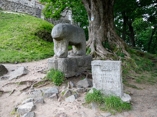 Masyw Ślęży Wierzyca, Starożytny Obelisk - Niedźwiedź, Kościół NMP w Sobótce