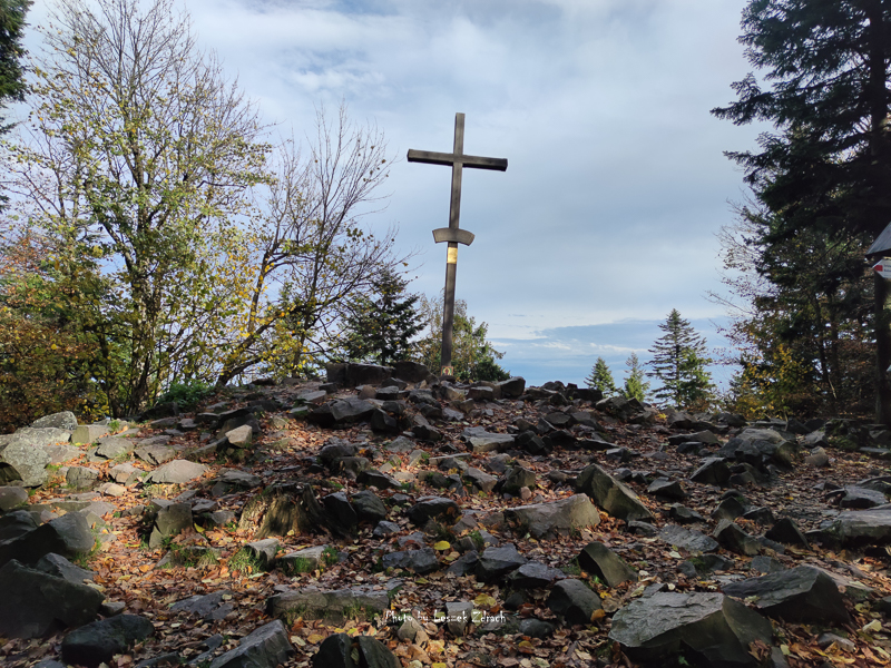 Łysica, Kapliczka i Żródełko Św. Franciszka Foto Galeria 2023
